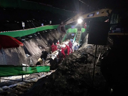 三聯(lián)磁電管道消磁-東北石油換管作業(yè)區(qū)-切管 三聯(lián)磁電管道消磁-東北石油換管作業(yè)區(qū)-切管